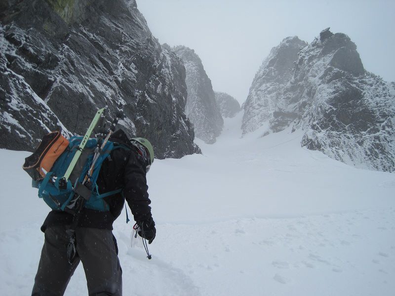 a man wearing Mammut Nirvana L in snow